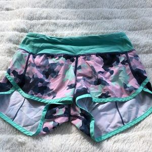 lulu lemon speed up shorts 2.5”